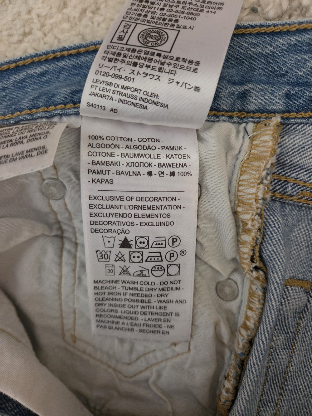 Levis 501 Distressed Women's Jeans. Size 24. Raw Hem, Ankle, Inseam 23in - Picture 4 of 6